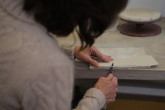 Präzises Arbeiten erfordert ruhige Hand - Künstlerinnenporträt